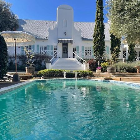 La Belle Guest House Bloemfontein Esterno foto