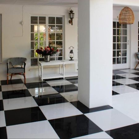 La Belle Guest House Bloemfontein Esterno foto