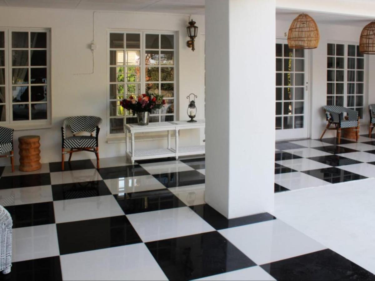 La Belle Guest House Bloemfontein Esterno foto