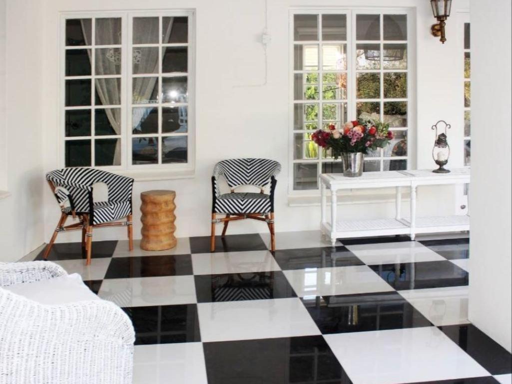 La Belle Guest House Bloemfontein Esterno foto