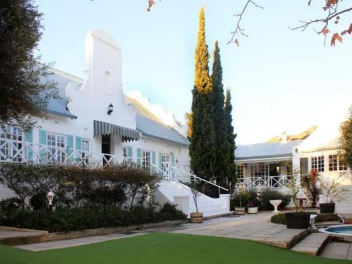 La Belle Guest House Bloemfontein Esterno foto
